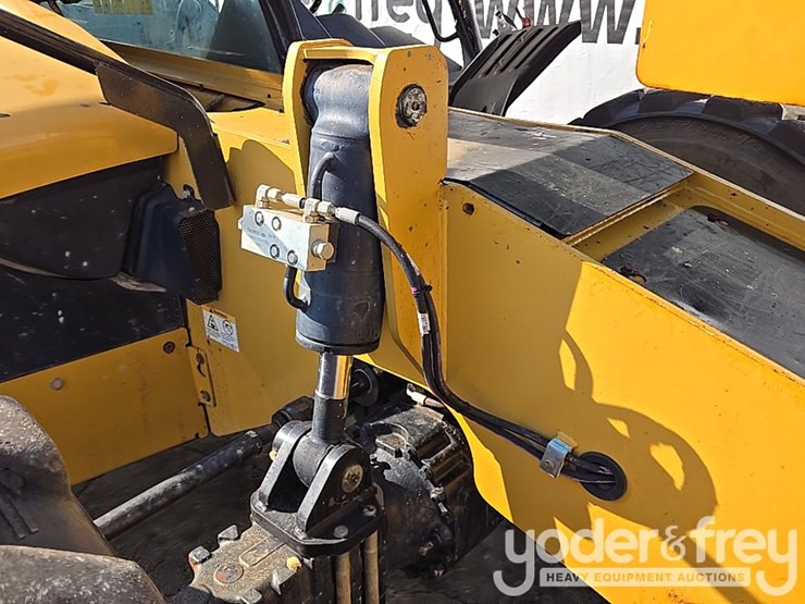 2017-caterpillar-tl1055d-image-26