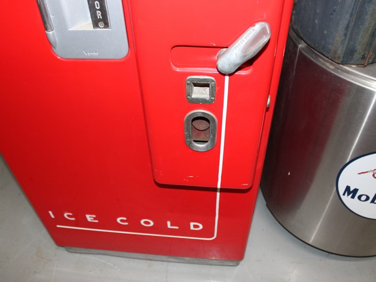 #295-•-vintage-coca-cola-machine-image-6