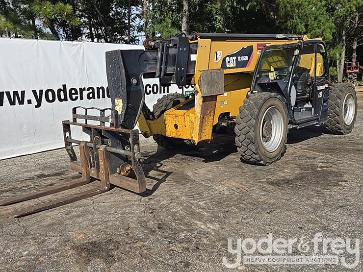 2017-caterpillar-tl1055d-image-1