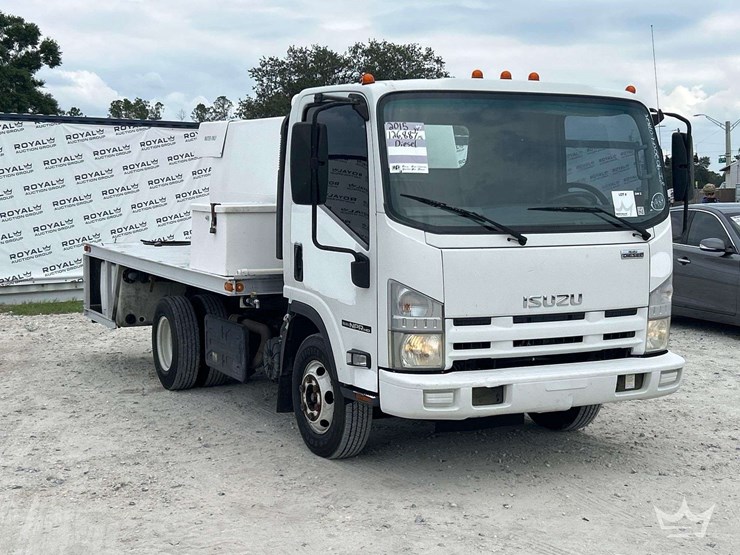 2015-isuzu-npr-image-2