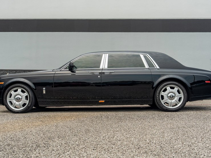#110-•-2014-rolls-royce-phantom-sedan-image-8