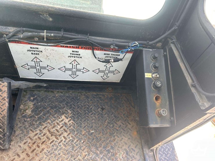 2016-freightliner-m2-106-image-27