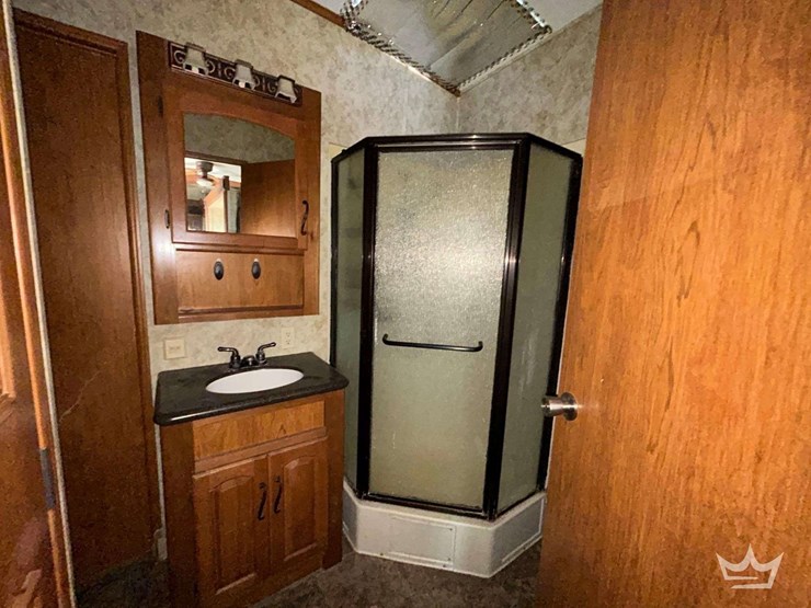 2012-keystone-montana-5th-wheel-t/a-travel-trailer-image-16