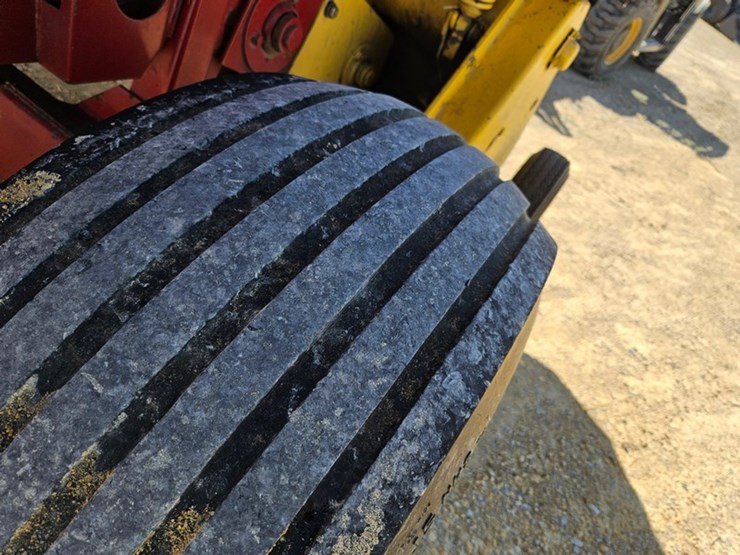 new-holland-644-image-32