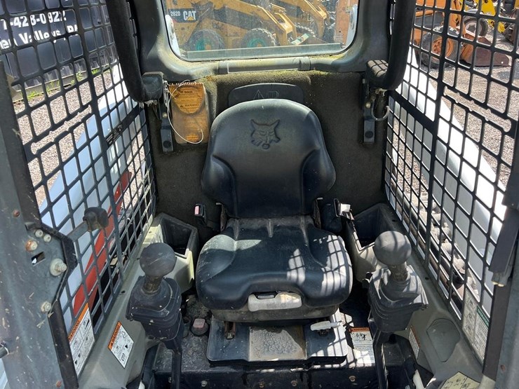 2012-bobcat-t630-image-15