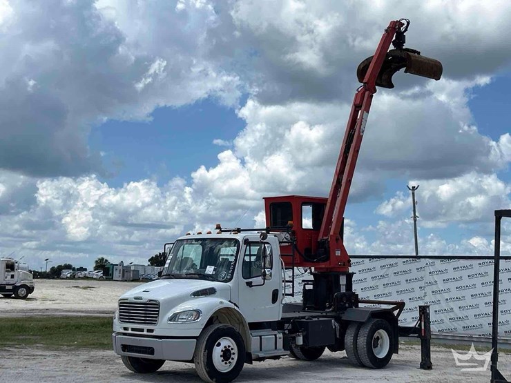2018-freightliner-m2-106-image-1