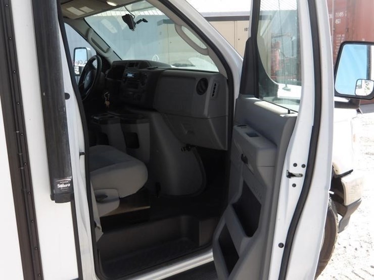 2021-ford-e450-image-44