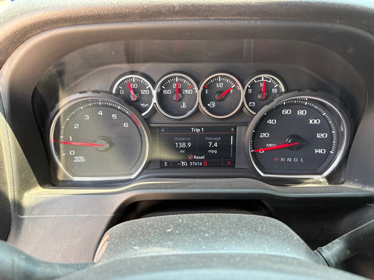 2023-chevrolet-silverado-2500hd-image-6