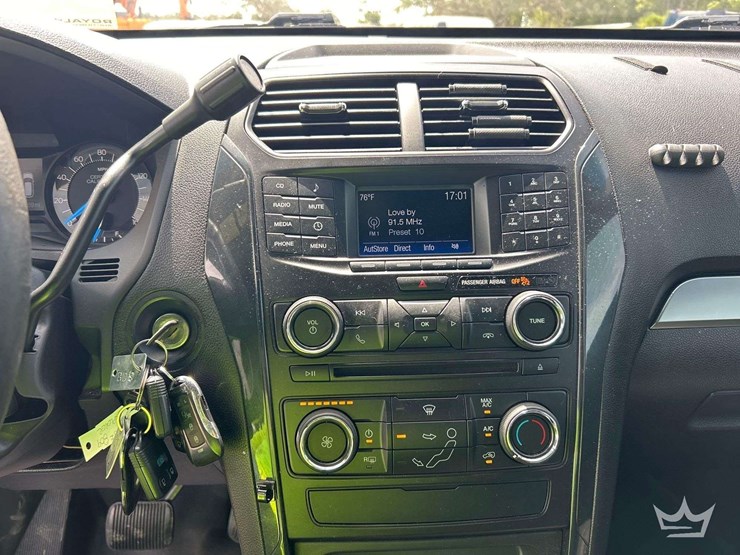 2016-ford-explorer-image-17
