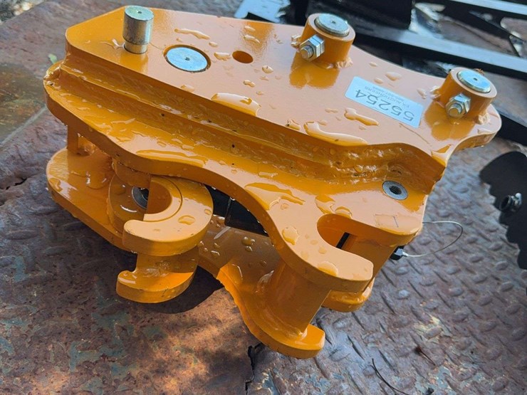 caterpillar-320-image-2