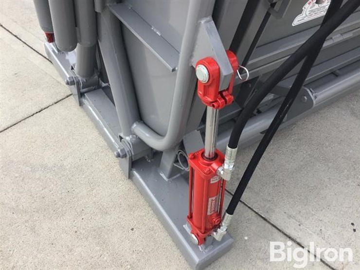 2026-bowman-2800-medium-duty-hydraulic-squeeze/head-cattle-chute-image-16