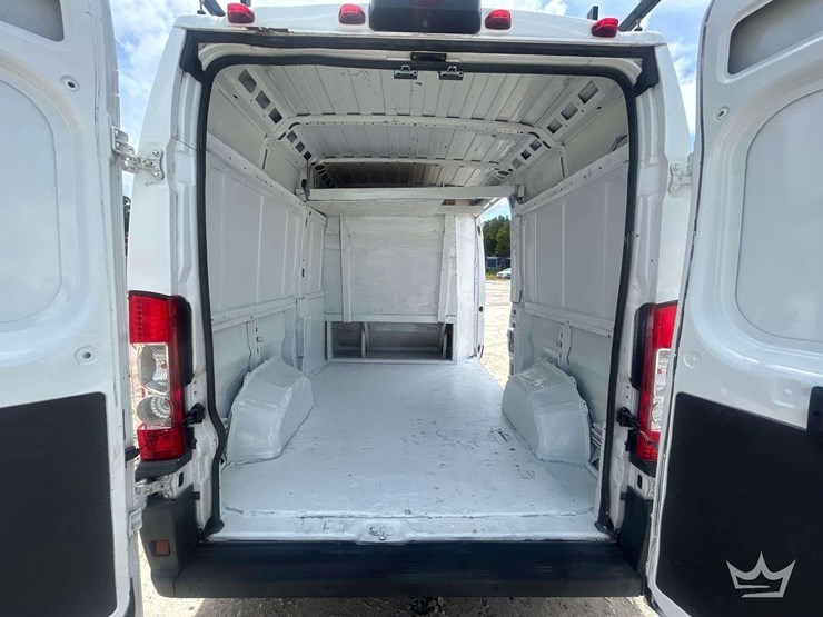 2016-ram-promaster-2500-image-10