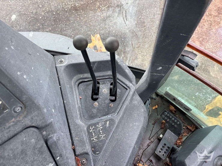 2015-deere-410l-image-25