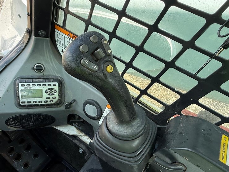 2022-bobcat-t770-image-24