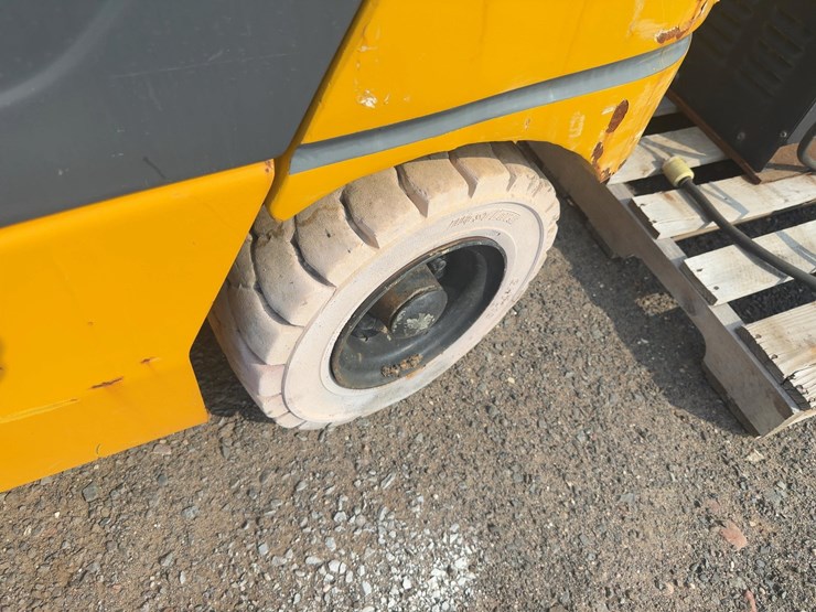 inoperable---2019-liugong-clg2025a-s-electric-forklift-image-11