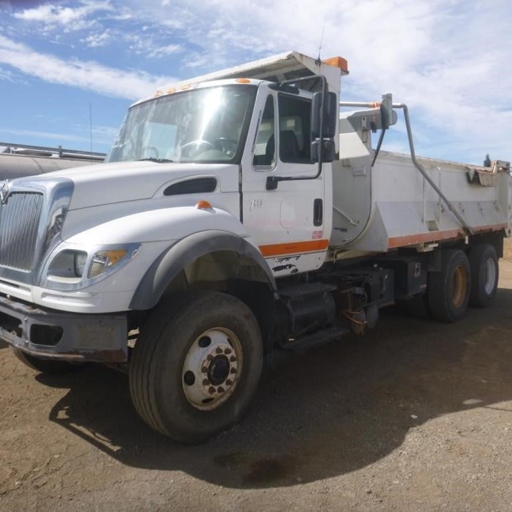 2004 INTERNATIONAL 7600