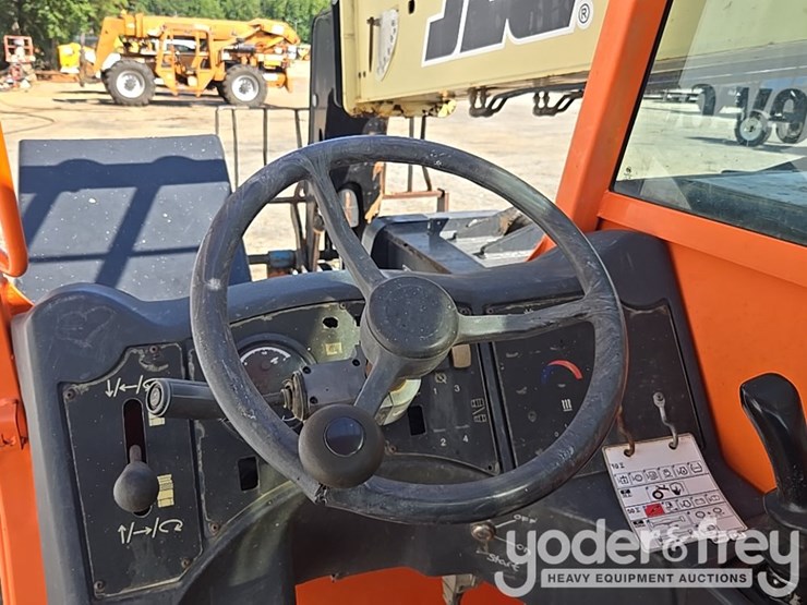 2015-jlg-g6-42a-image-39