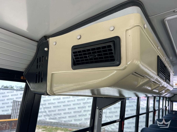2016-freightliner-b2-image-19