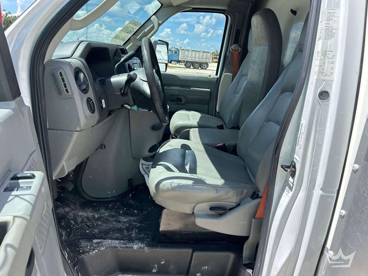 2019-ford-e350-image-17