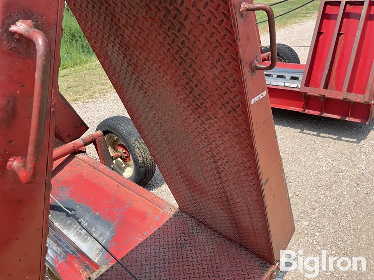 baasch-&-sons-s535-hydraulic-drive-over-auger-image-13