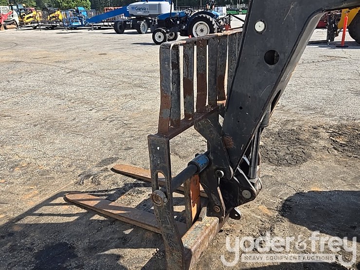 2015-jlg-g6-42a-image-15