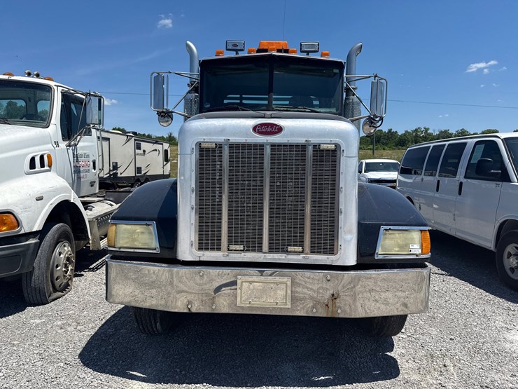 1999-peterbilt-385-image-5