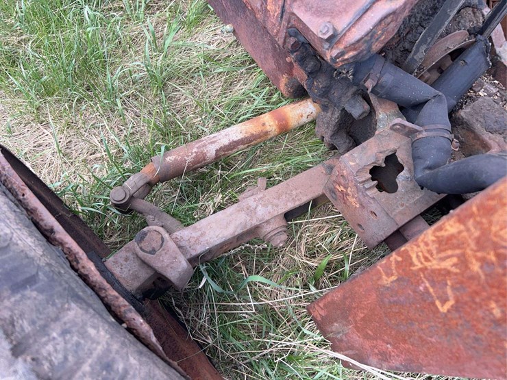 allis-chalmers-u-industrial-parts-tractor-image-12