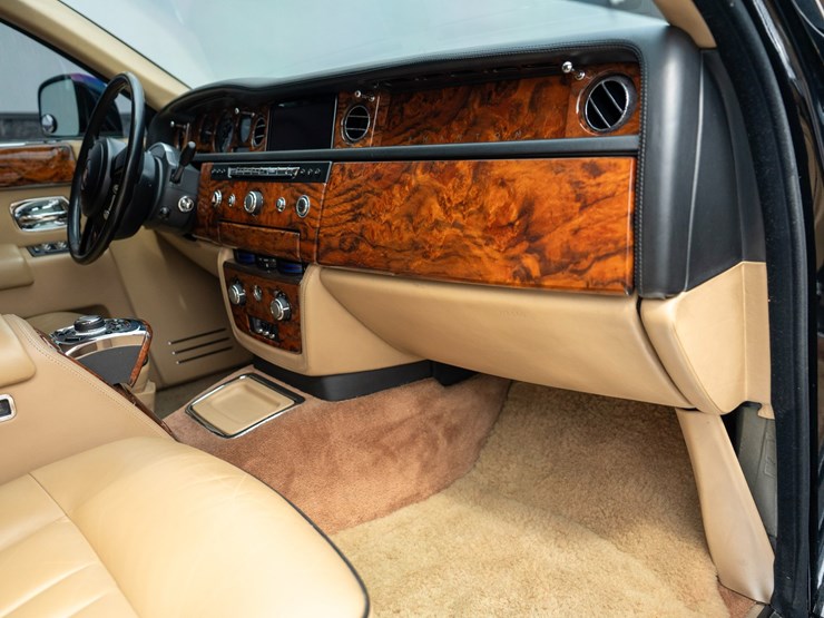 #110-•-2014-rolls-royce-phantom-sedan-image-71