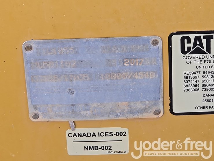2017-caterpillar-tl1055d-image-37