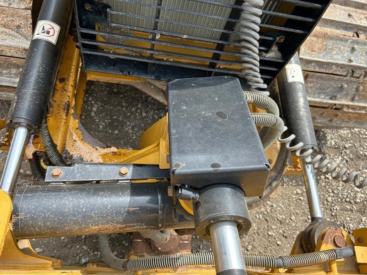2016-caterpillar-d4k2-lgp-image-10