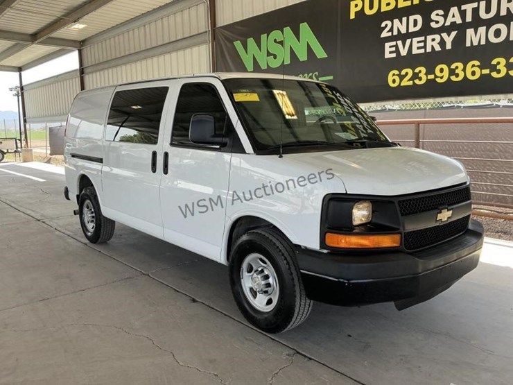2014-chevrolet-express-3500-image-2