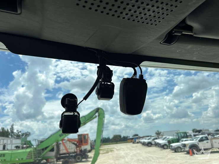 2021-international-rh613-t/a-day-cab-truck-tractor-image-30