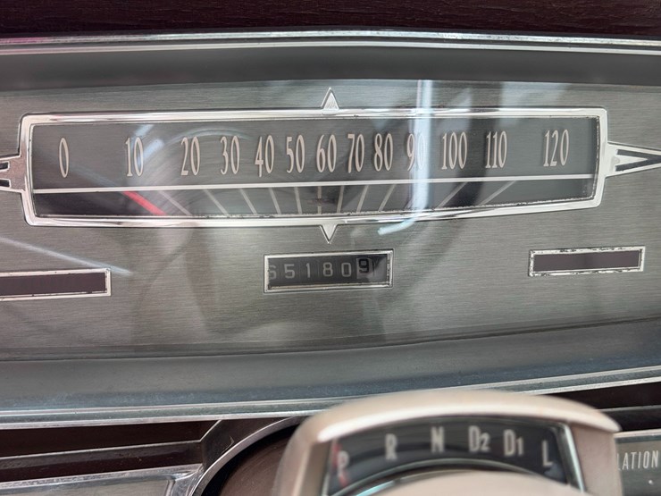 #111-•-1962-lincoln-continental-sedan-image-89