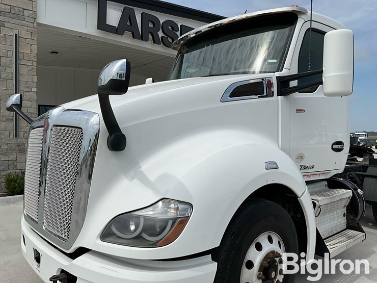 2015-kenworth-t680-image-9