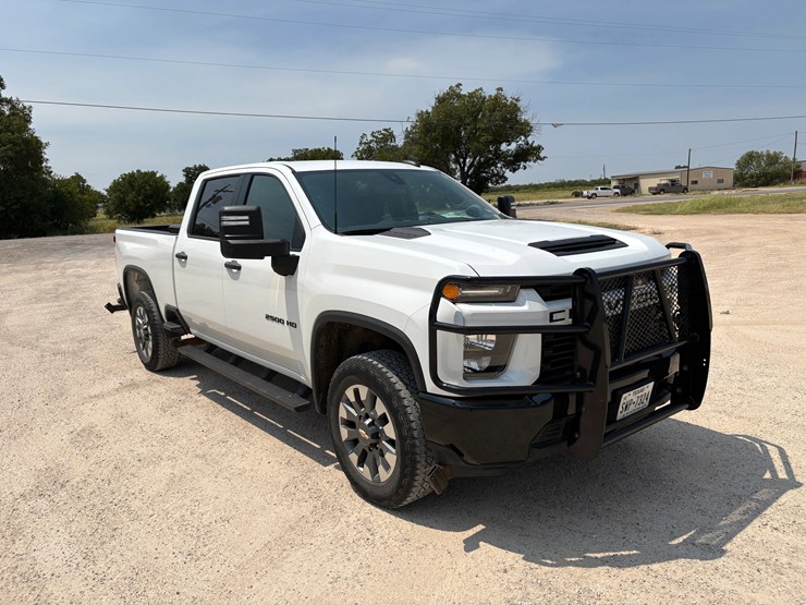 2023-chevrolet-silverado-2500hd-image-3