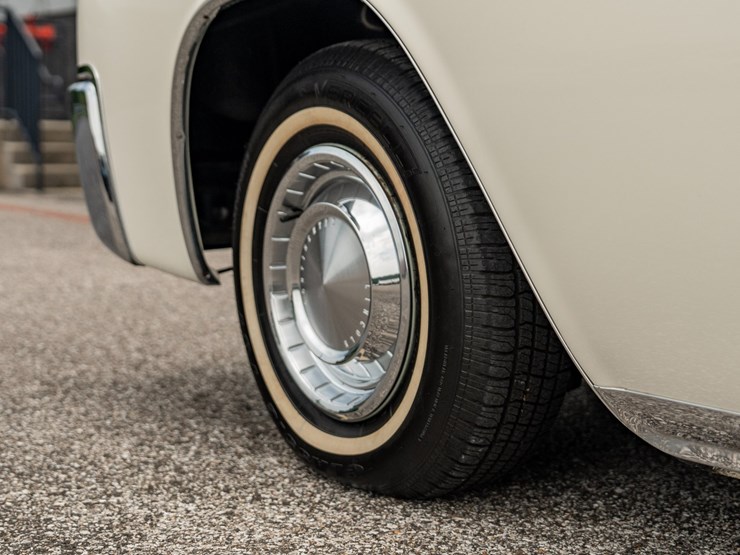 #111-•-1962-lincoln-continental-sedan-image-17