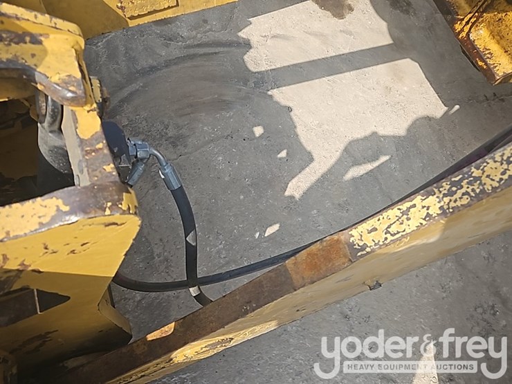 2014-caterpillar-938k-image-16