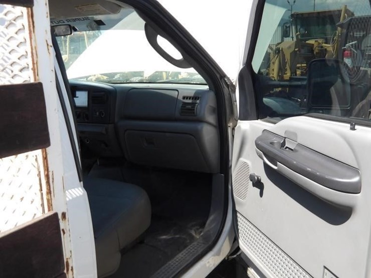 2007-ford-f550-image-16