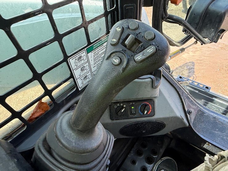 2022-bobcat-t770-image-25