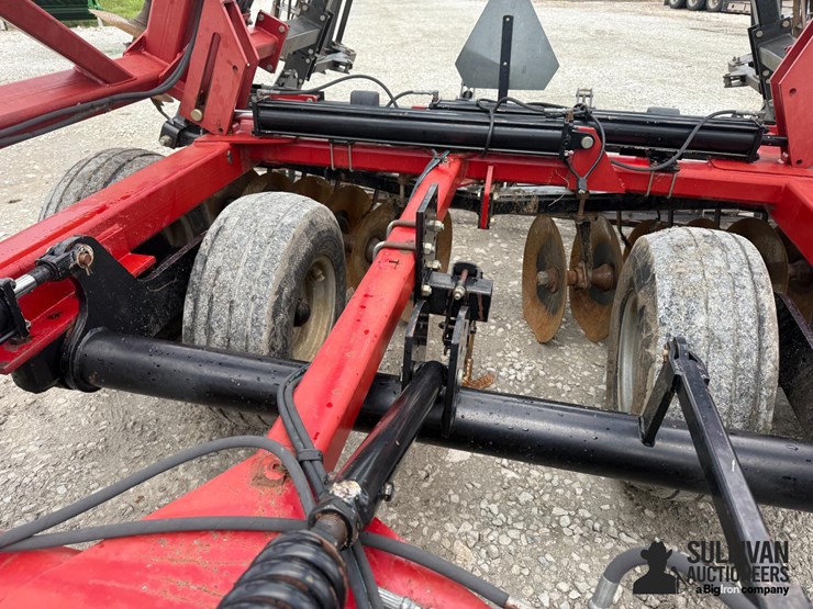 2010-case-ih-340-image-18