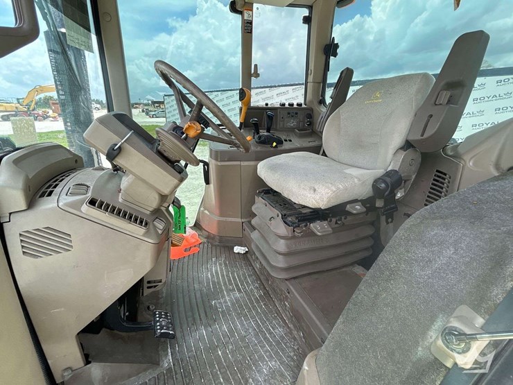 2014-john-deere-6125m-image-17