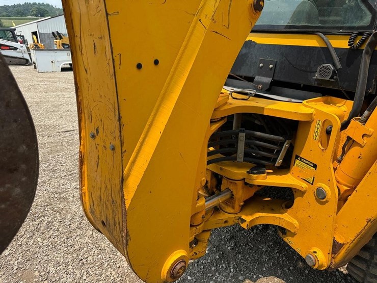 jcb-214e-image-17