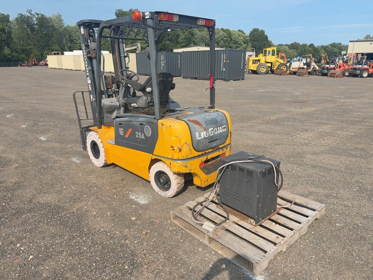 inoperable---2019-liugong-clg2025a-s-electric-forklift-image-3