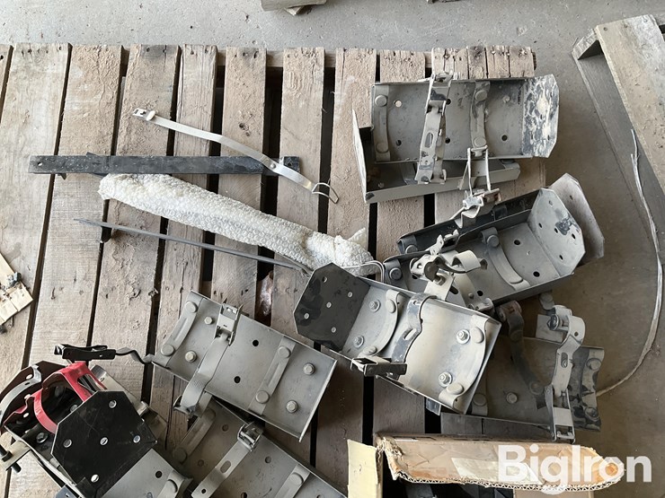 fire-extinguisher-mounting-brackets-image-10