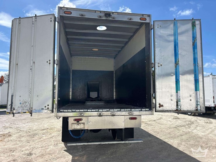 2016-freightliner-m2-106-image-23