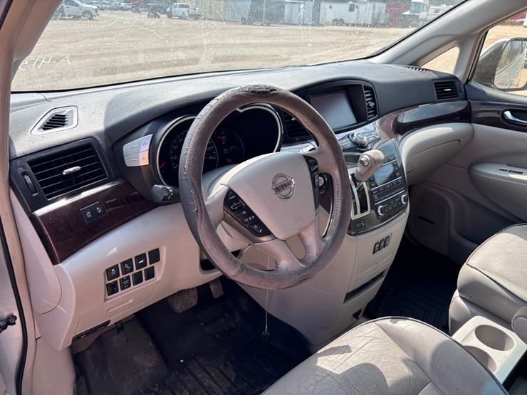2013-nissan-quest-image-9