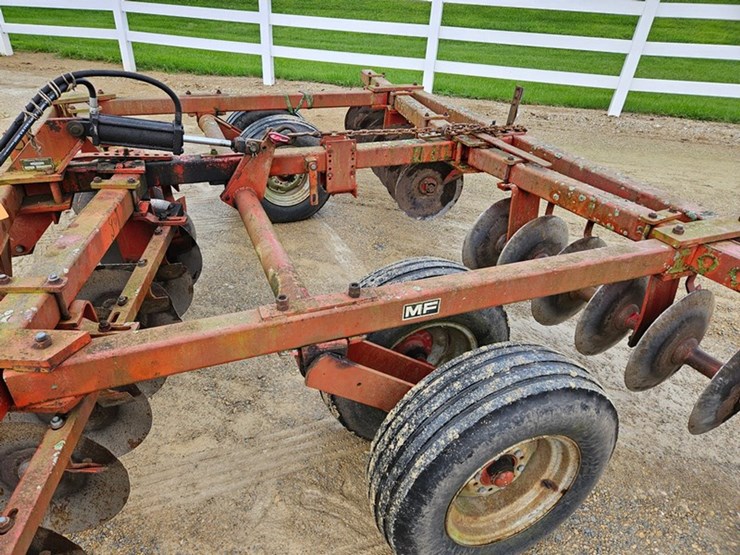 massey-ferguson-620-image-28