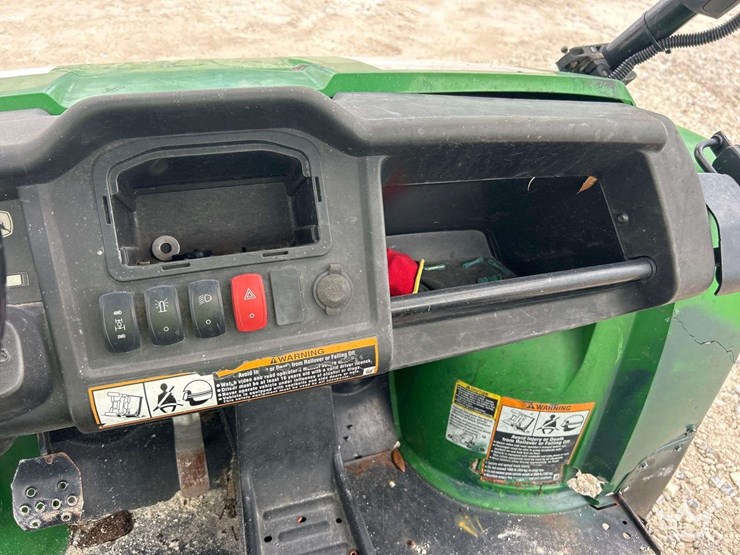 2016-john-deere-gator-image-18