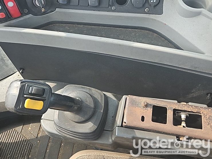 2014-caterpillar-938k-image-28