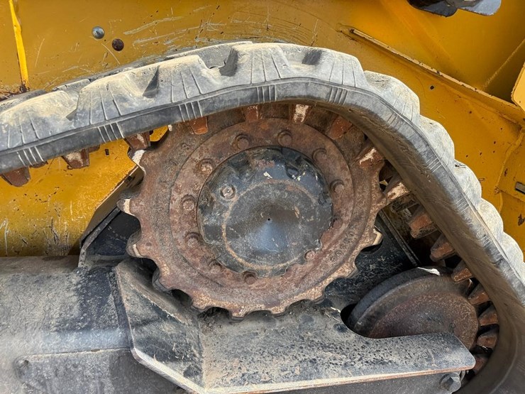 2017-deere-317g-image-15